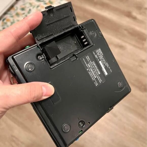 Sony D-9 Discman Mega Bass Vintage CD Compact Disc Player - Picture 5 of 5